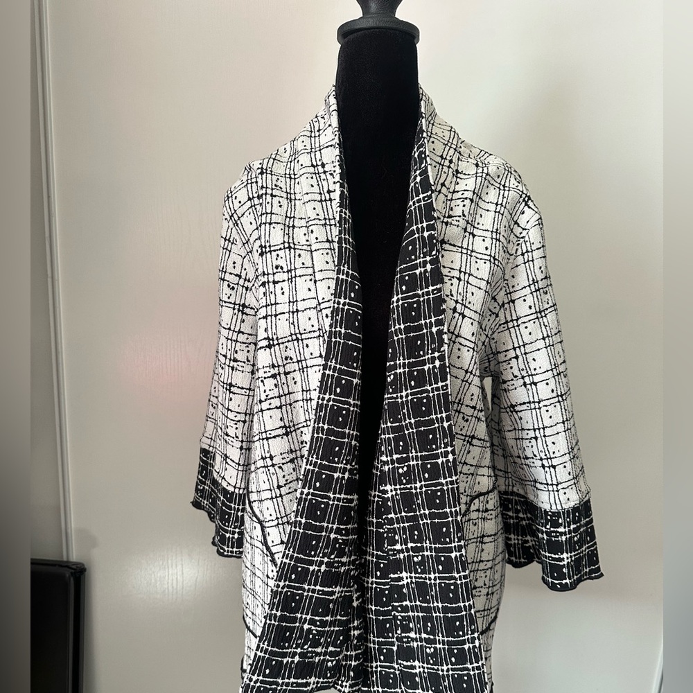By J.J. | Black and White Reversible Cardigan Size S –‎ Elegant and Casual Style - Picture 2 of 10